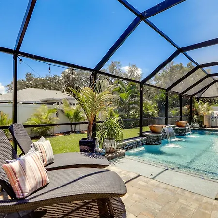 Dog-Friendly Bradenton House With Pool And Game Room!
